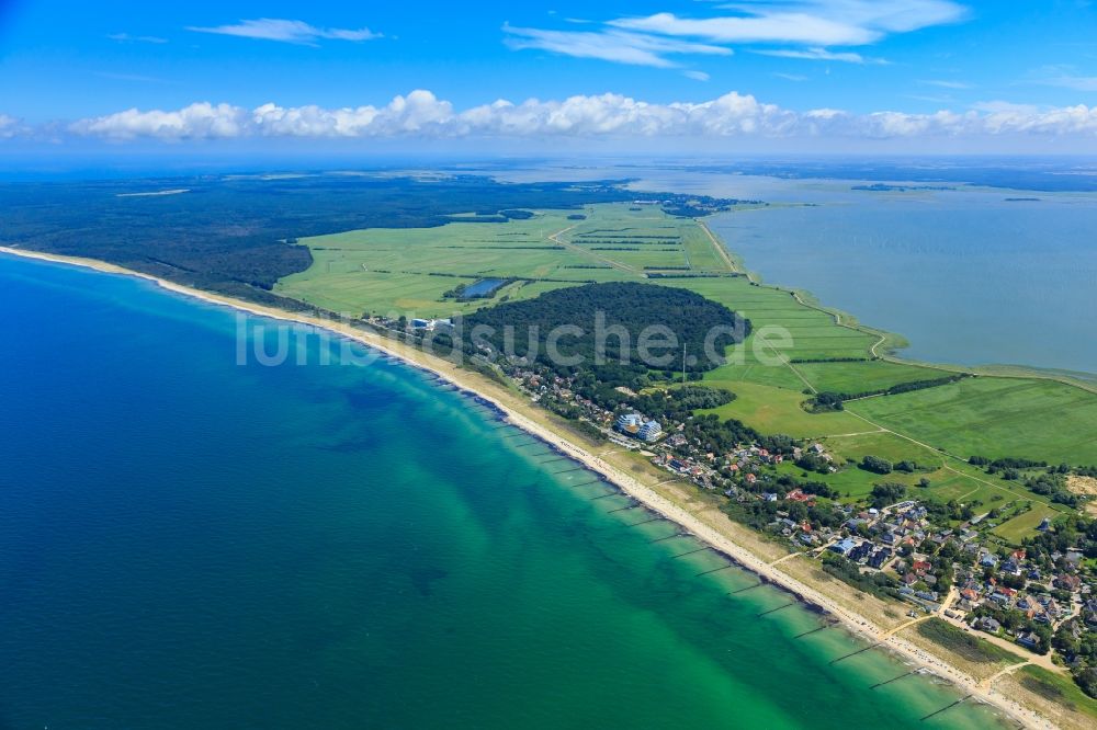 Ahrenshoop von oben - Meeres-Küste der Ostsee in Ahrenshoop im Bundesland Mecklenburg-Vorpommern, Deutschland
