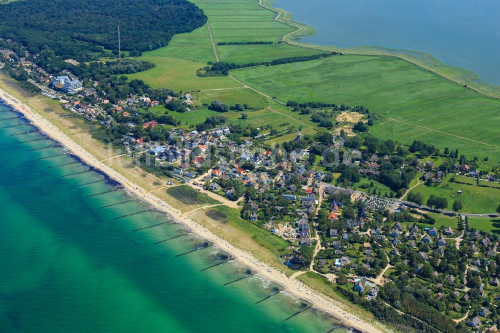 Ahrenshoop von oben - Meeres-Küste der Ostsee in Ahrenshoop im Bundesland Mecklenburg-Vorpommern, Deutschland