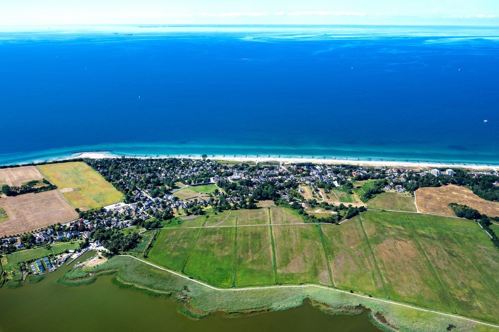 Luftbild Ahrenshoop - Meeres-Küste der Ostsee in Ahrenshoop im Bundesland Mecklenburg-Vorpommern, Deutschland