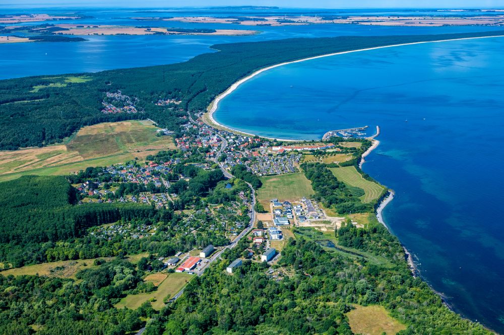 Luftaufnahme Glowe - Meeres-Küste der Ostsee bei Rügen in Glowe im Bundesland Mecklenburg-Vorpommern