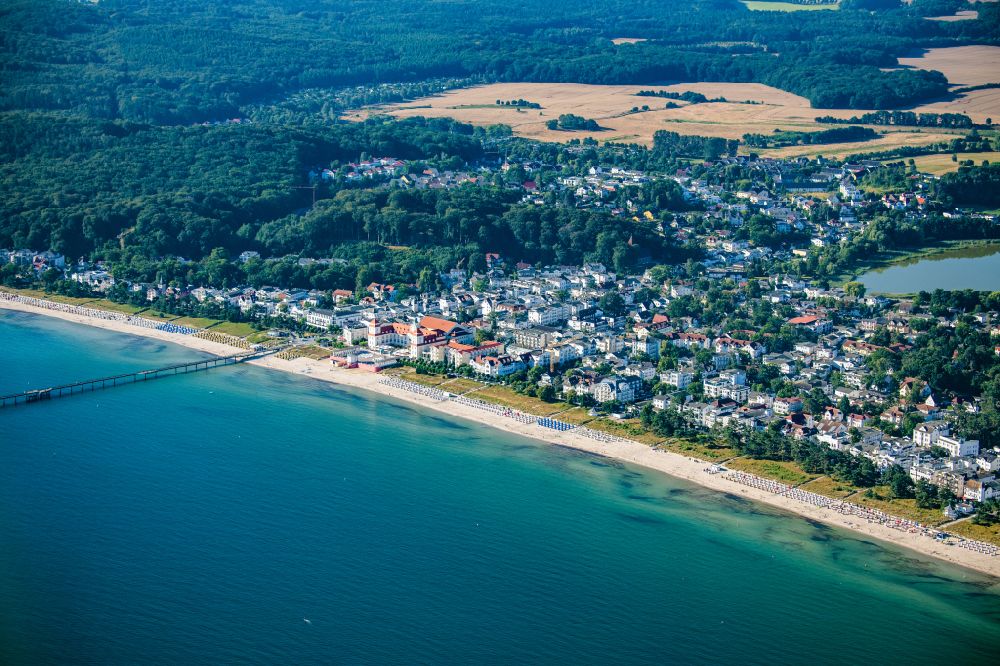 Luftaufnahme Binz - Meeres-Küste der Ostsee in Binz im Bundesland Mecklenburg-Vorpommern, Deutschland
