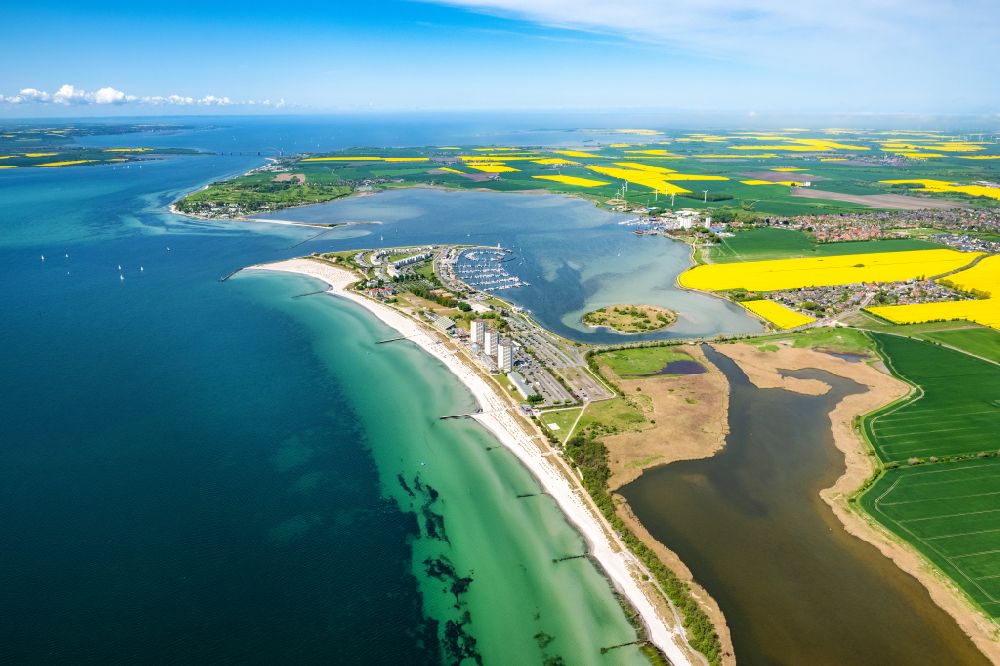 Fehmarn aus der Vogelperspektive: Meeres-Küste der Ostsee in Burg auf Fehmarn im Bundesland Schleswig-Holstein