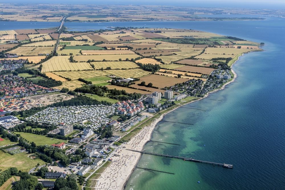 Luftaufnahme Großenbrode - Meeres-Küste der Ostsee in Großenbrode im Bundesland Schleswig-Holstein