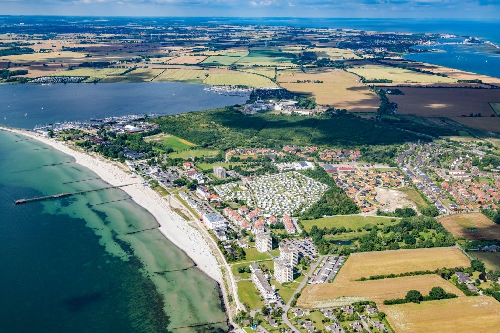 Großenbrode von oben - Meeres-Küste der Ostsee in Großenbrode im Bundesland Schleswig-Holstein