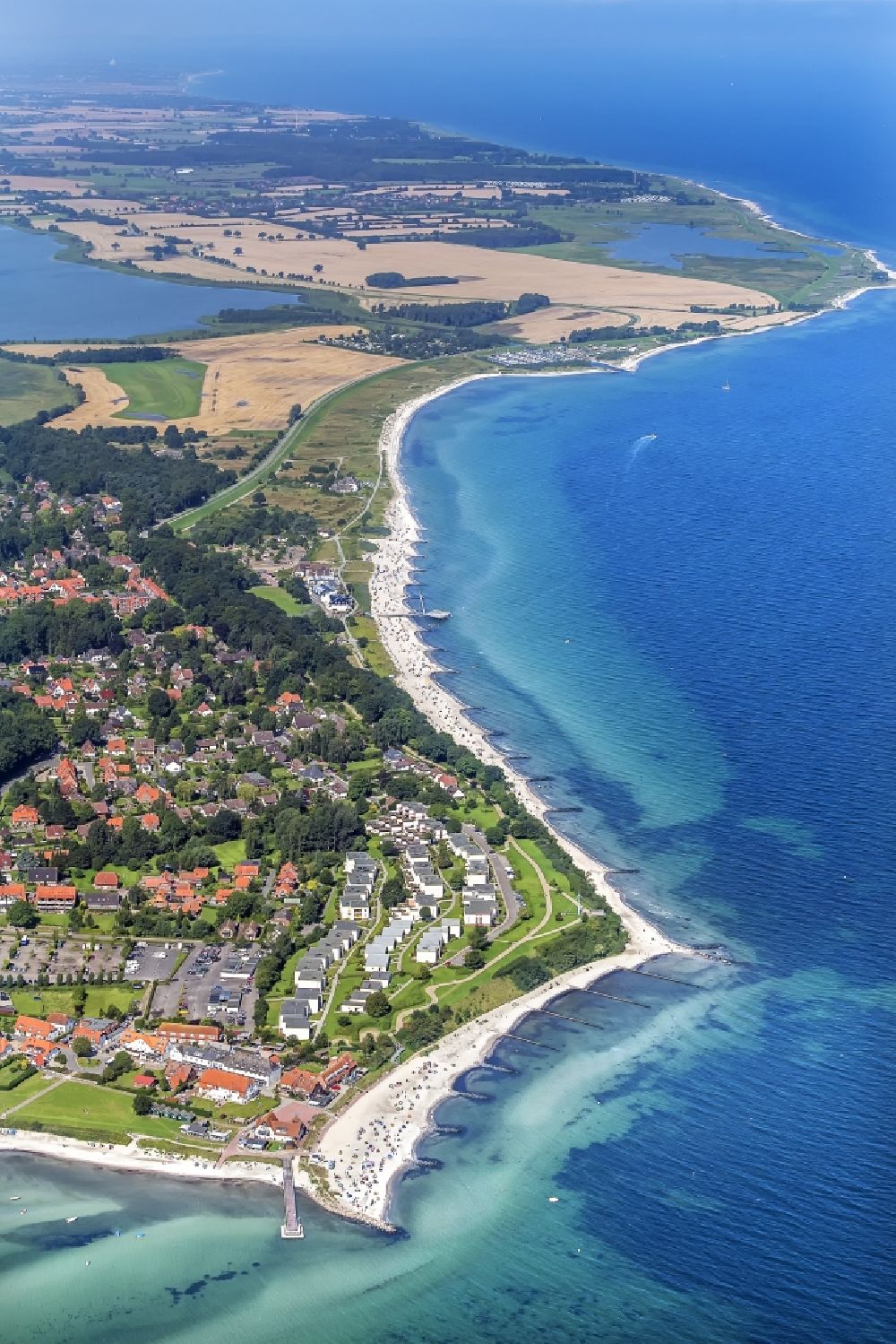 Luftaufnahme Hohwacht - Meeres-Küste der Ostsee in Hohwacht im Bundesland Schleswig-Holstein