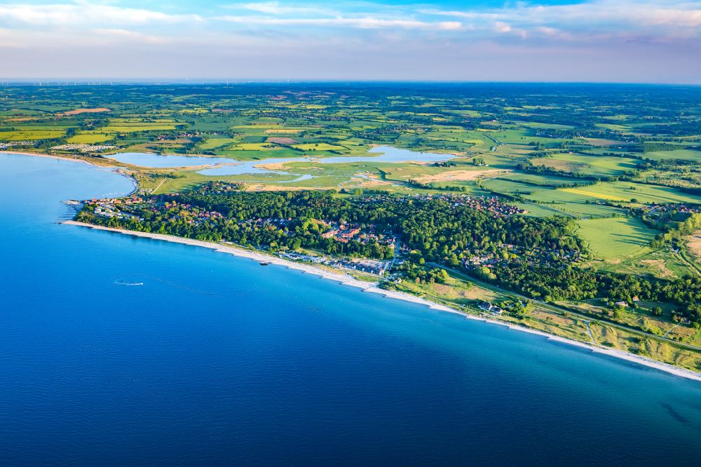 Luftaufnahme Hohwacht (Ostsee) - Meeres-Küste der Ostsee in Hohwacht im Bundesland Schleswig-Holstein