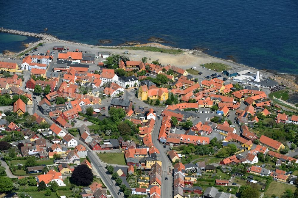 Luftaufnahme Allinge - Meeres-Küste der Ostsee auf der Insel Bornholm in Allinge in Region Hovedstaden, Dänemark