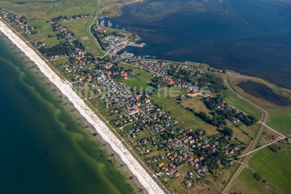 Insel Hiddensee aus der Vogelperspektive: Meeres-Küste der Ostsee auf Insel Hiddensee im Bundesland Mecklenburg-Vorpommern