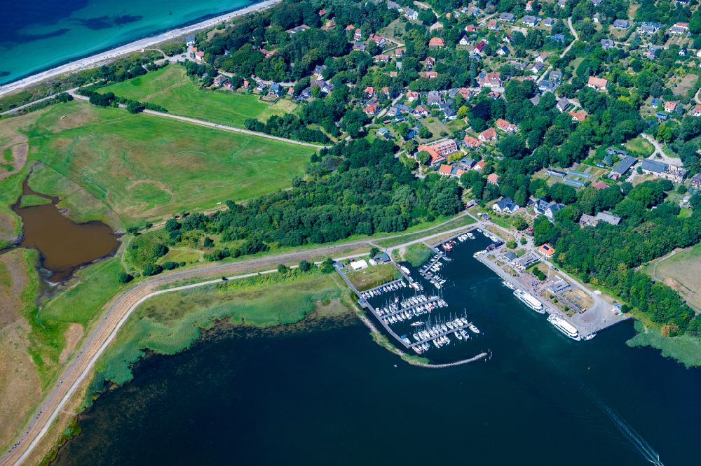 Insel Hiddensee aus der Vogelperspektive: Meeres-Küste der Ostsee auf der Insel Hiddensee im Bundesland Mecklenburg-Vorpommern