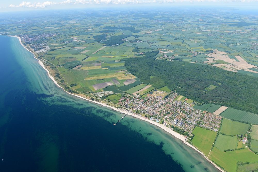 Kellenhusen aus der Vogelperspektive: Meeres-Küste der Ostsee in Kellenhusen im Bundesland Schleswig-Holstein