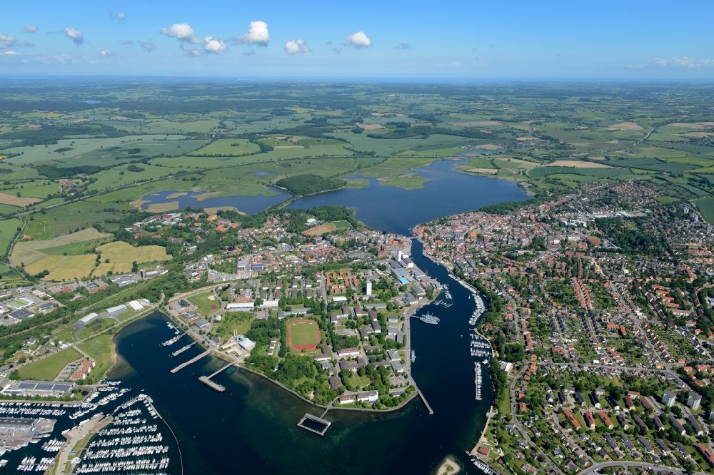 Luftaufnahme Neustadt in Holstein - Meeres-Küste der Ostsee in Neustadt in Holstein im Bundesland Schleswig-Holstein