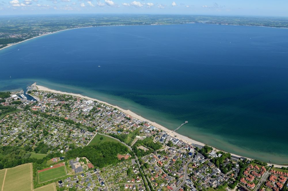 Niendorf/Ostsee aus der Vogelperspektive: Meeres-Küste der Ostsee in Niendorf/Ostsee im Bundesland Schleswig-Holstein