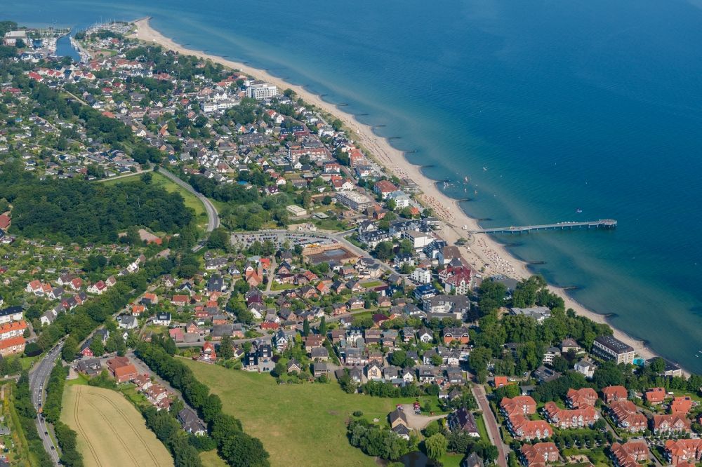 Timmendorfer Strand von oben - Meeres-Küste der Ostsee in Niendorf/Ostsee im Bundesland Schleswig-Holstein