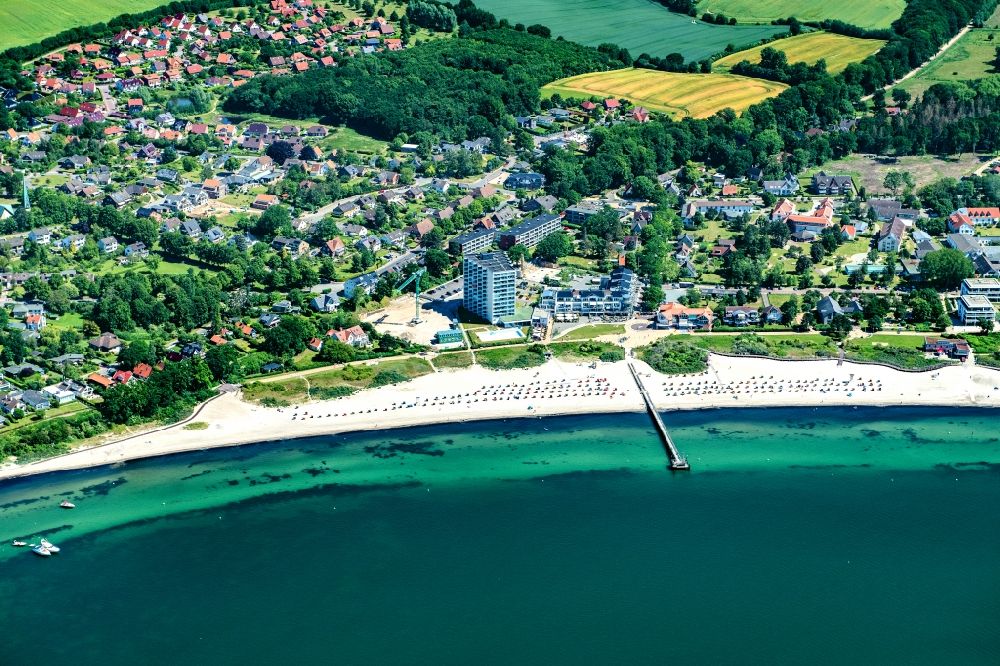 Luftaufnahme Neustadt in Holstein - Meeres-Küste der Ostsee in Pelzerhaken im Bundesland Schleswig-Holstein