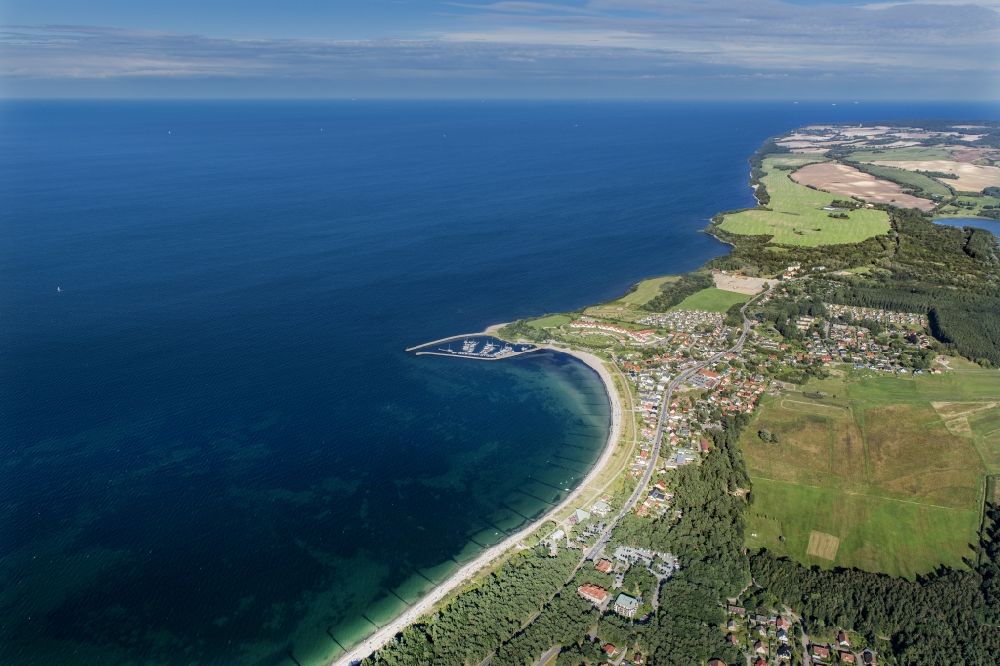 Luftaufnahme Glowe - Meeres-Küste Ostsee Rügen in Glowe im Bundesland Mecklenburg-Vorpommern