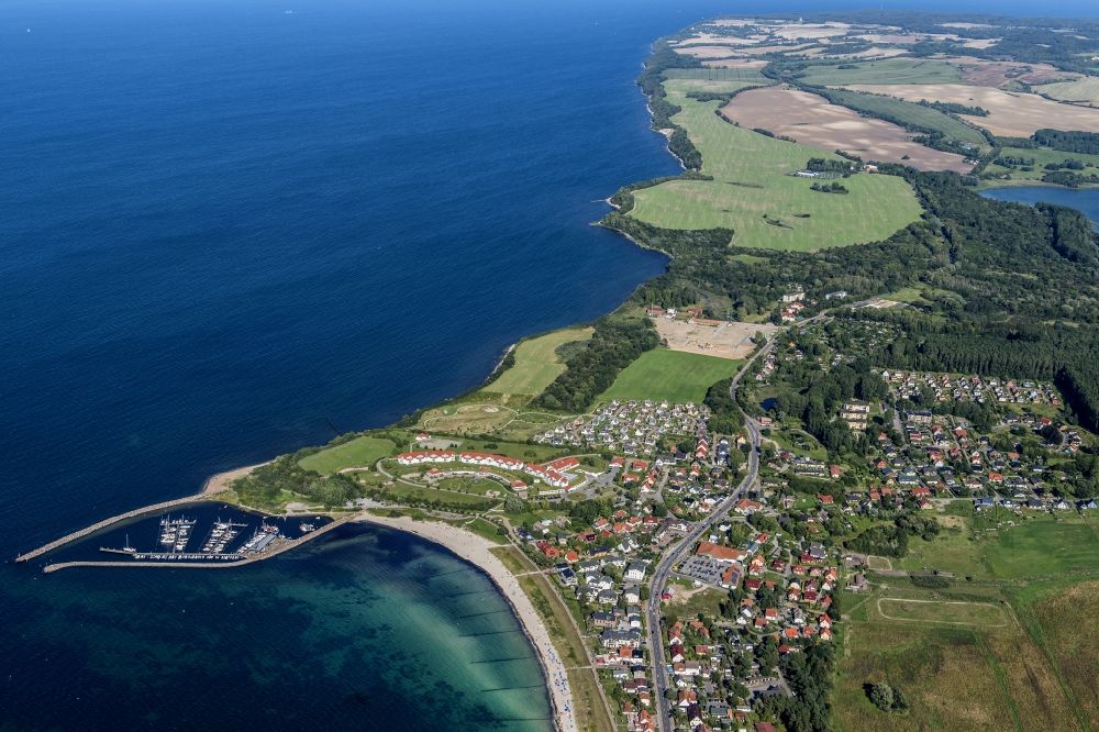 Glowe aus der Vogelperspektive: Meeres-Küste Ostsee Rügen in Glowe im Bundesland Mecklenburg-Vorpommern