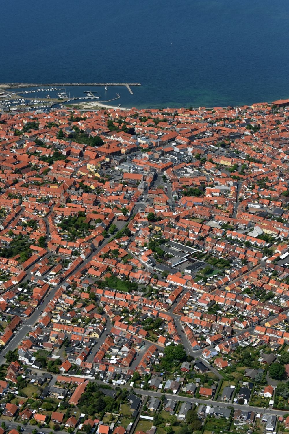 Luftaufnahme Ronne - Insel Bornholm - Meeres-Küste der Ostsee in Ronne - Insel Bornholm in Region Hovedstaden, Dänemark