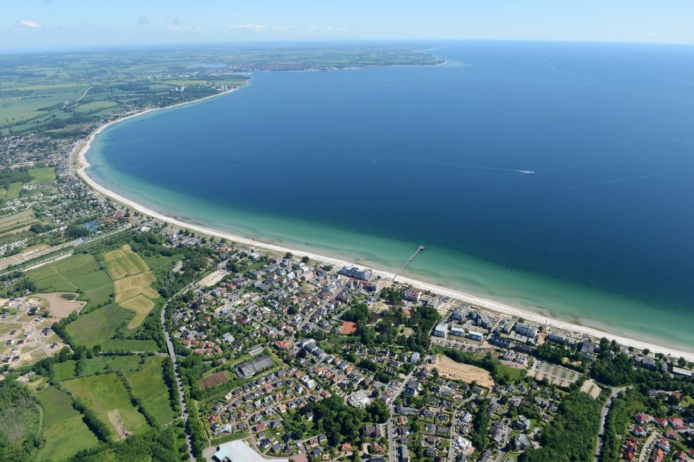 Scharbeutz von oben - Meeres-Küste der Ostsee in Scharbeutz im Bundesland Schleswig-Holstein