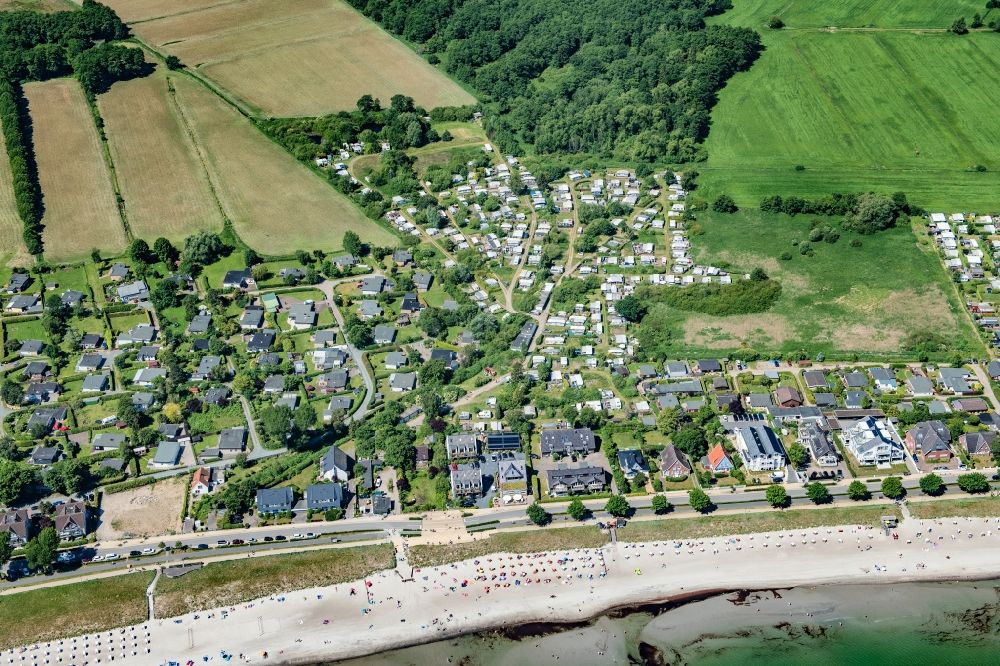 Scharbeutz aus der Vogelperspektive: Meeres-Küste der Ostsee in Scharbeutz im Bundesland Schleswig-Holstein