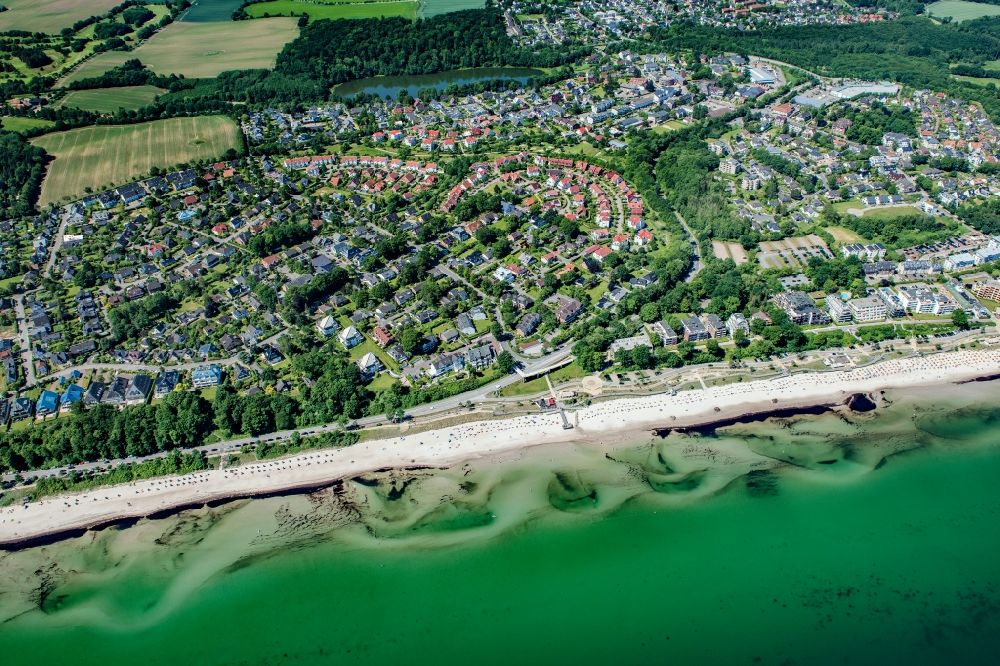 Scharbeutz von oben - Meeres-Küste der Ostsee in Scharbeutz im Bundesland Schleswig-Holstein