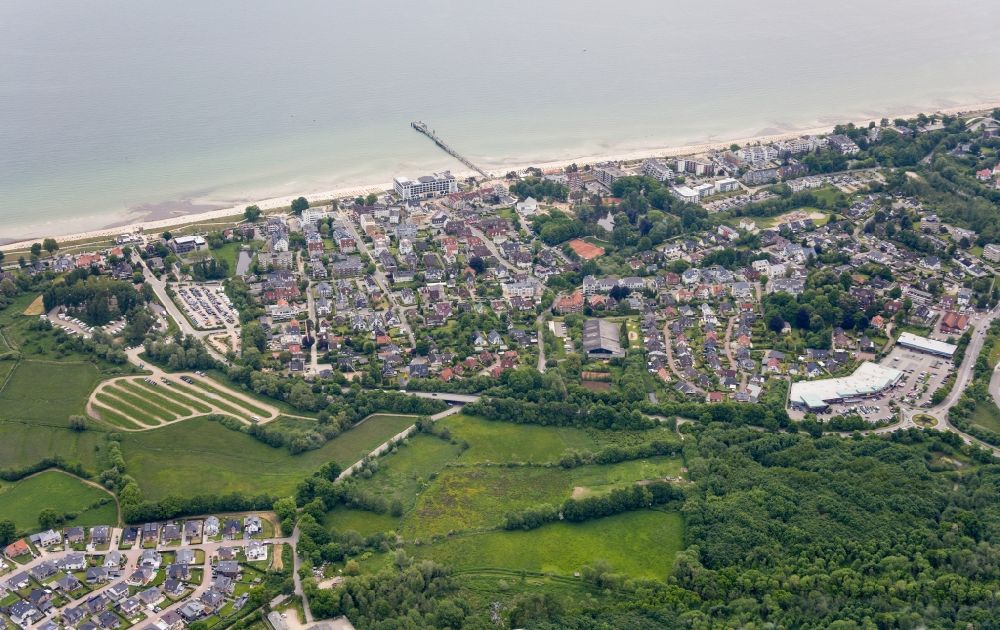 Luftaufnahme Scharbeutz - Meeres-Küste der Ostsee in Scharbeutz im Bundesland Schleswig-Holstein