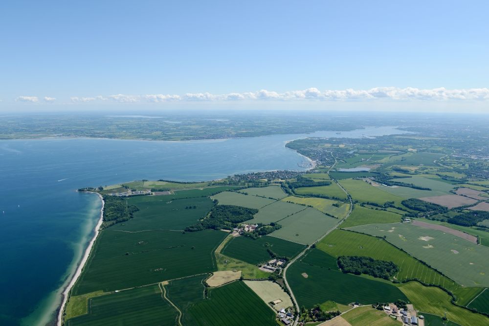Luftaufnahme Strande - Meeres-Küste der Ostsee in Strande im Bundesland Schleswig-Holstein