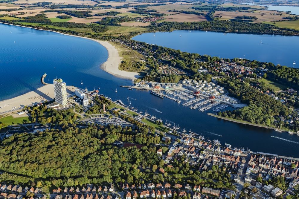 Luftaufnahme Lübeck - Meeres-Küste der Ostsee in Travemünde im Bundesland Schleswig-Holstein, Deutschland