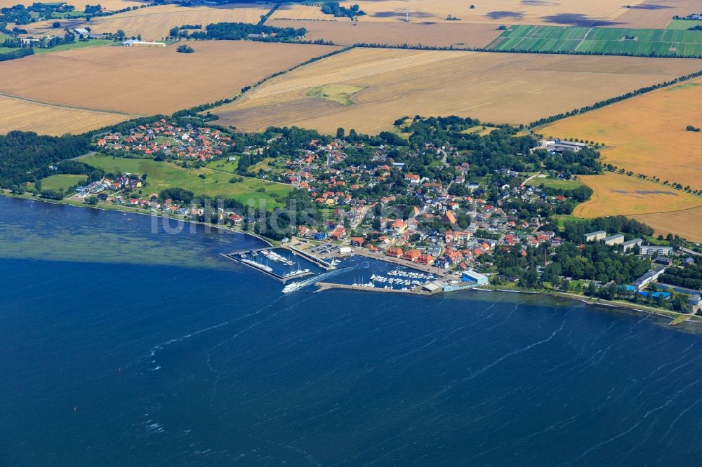 Luftaufnahme Wiek - Meeres-Küste der Ostsee in Wiek im Bundesland Mecklenburg-Vorpommern, Deutschland