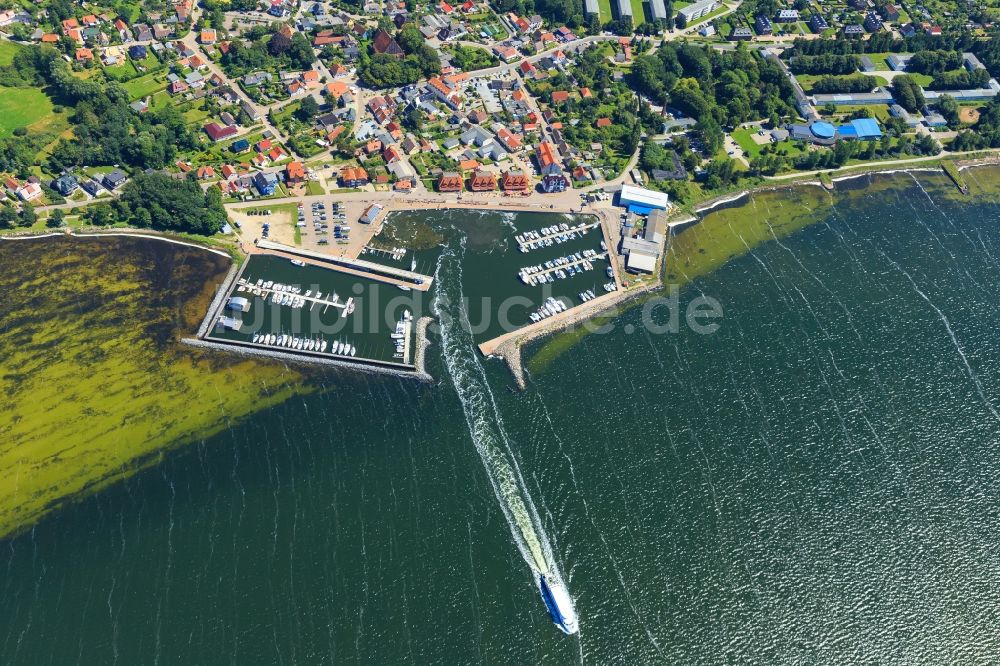 Luftbild Wiek - Meeres-Küste der Ostsee in Wiek im Bundesland Mecklenburg-Vorpommern, Deutschland