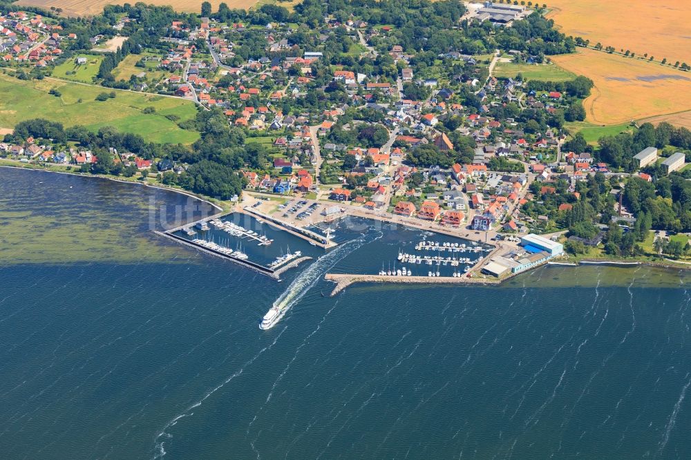 Wiek von oben - Meeres-Küste der Ostsee in Wiek im Bundesland Mecklenburg-Vorpommern, Deutschland