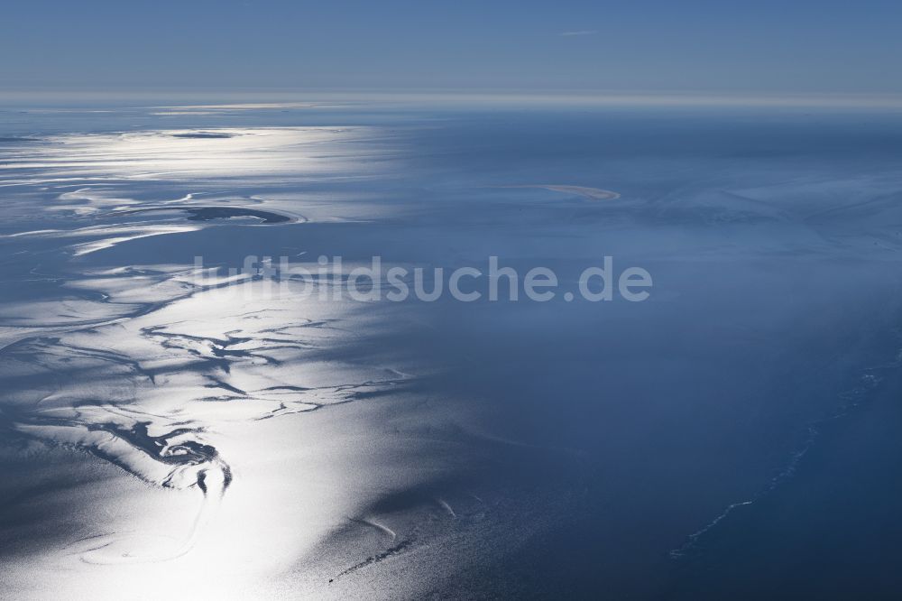 Luftbild Büsum - Meeres- Wasseroberfläche des Wattenmeeres der Nordsee in Büsum im Bundesland Schleswig-Holstein, Deutschland