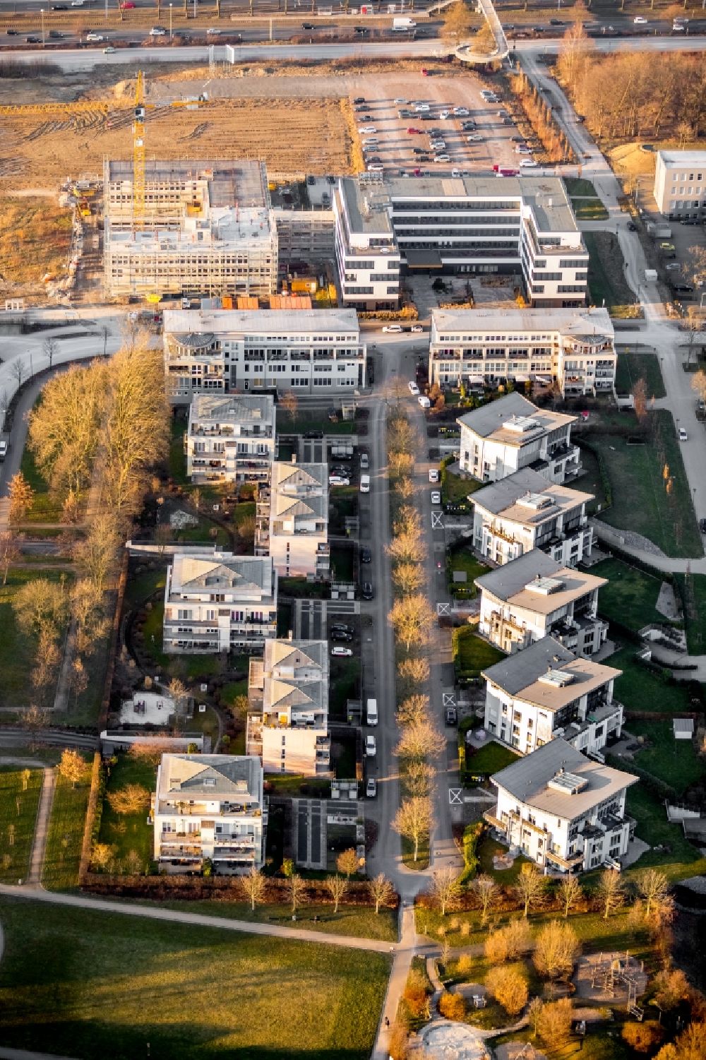 Dortmund von oben - Mehrfamilienhaus- Neubau von Stadtvillen im Wohngebiet im Stadtteil Stadtkrone-Ost in Dortmund im Bundesland Nordrhein-Westfalen