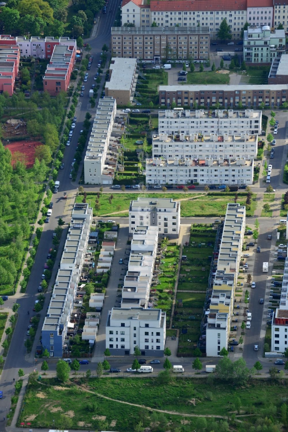 Luftbild Berlin - Mehrfamilienhaus- Neubauten und Reihenhäuser im Stadtenwicklungsgebiet Eldenaer Straße - Storkower Straße im Stadtteil Friedrichshain zu Berlin