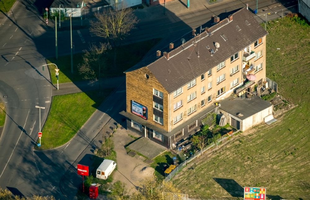 Luftbild Duisburg - Mehrfamilienhaus an der Thomasstraße in Duisburg im Bundesland Nordrhein-Westfalen, Deutschland
