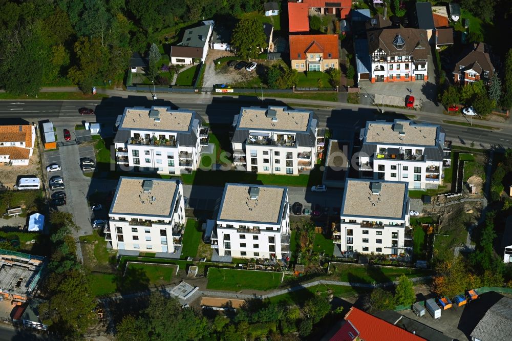 Stahnsdorf von oben - Mehrfamilienhaus-Wohnanlage Bäke-Quartier in Stahnsdorf im Bundesland Brandenburg, Deutschland