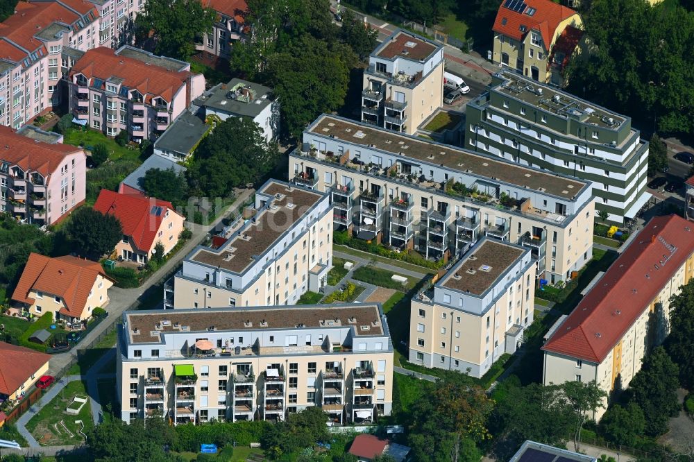 Berlin von oben - Mehrfamilienhaus-Wohnanlage entlang der Einbecker Straße im Ortsteil Lichtenberg in Berlin, Deutschland
