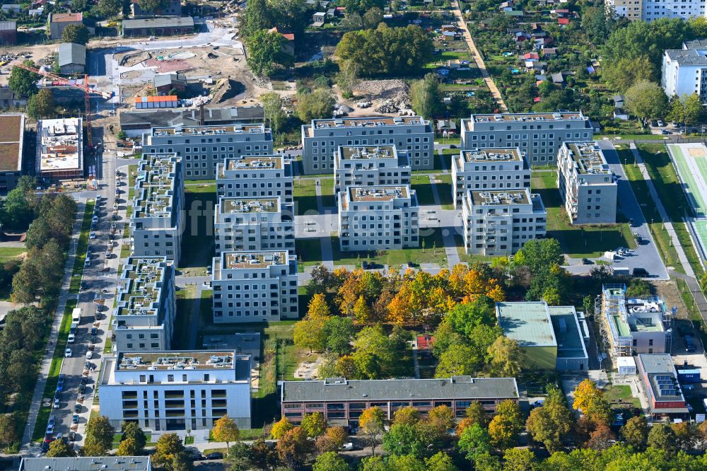 Luftbild Berlin - Mehrfamilienhaus-Wohnanlage Stadtgut im Ortsteil Hellersdorf in Berlin, Deutschland