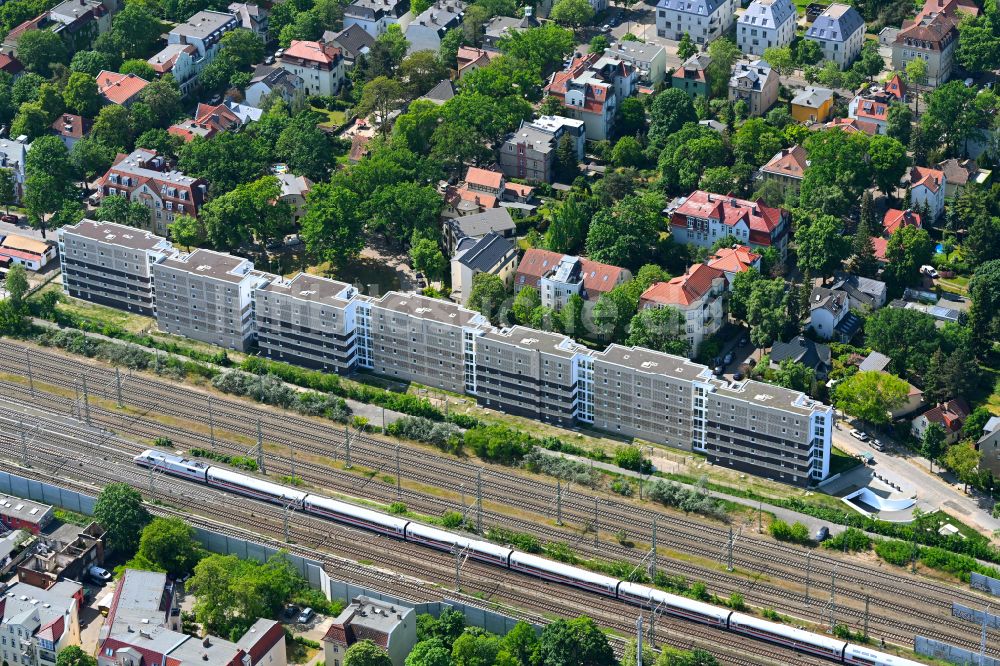 Luftaufnahme Berlin - Mehrfamilienhaus-Wohnanlage Wandlitzstraße Kaisergärten im Ortsteil Karlshorst in Berlin, Deutschland