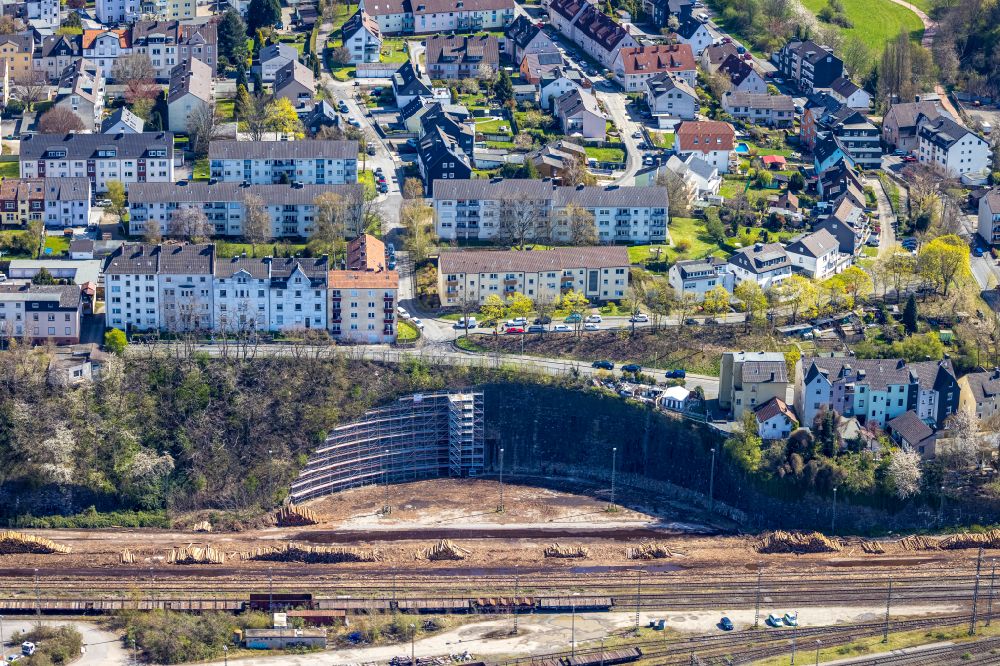 Luftbild Hagen - Mehrfamilienhaussiedlung an einem Abhang am hiesigen Güterbahnhof in Hagen im Bundesland Nordrhein-Westfalen, Deutschland