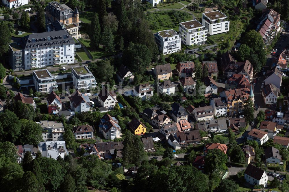 Luftaufnahme Freiburg im Breisgau - Mehrfamilienhaussiedlung in Freiburg im Ortsteil Herdern im Breisgau im Bundesland Baden-Württemberg, Deutschland