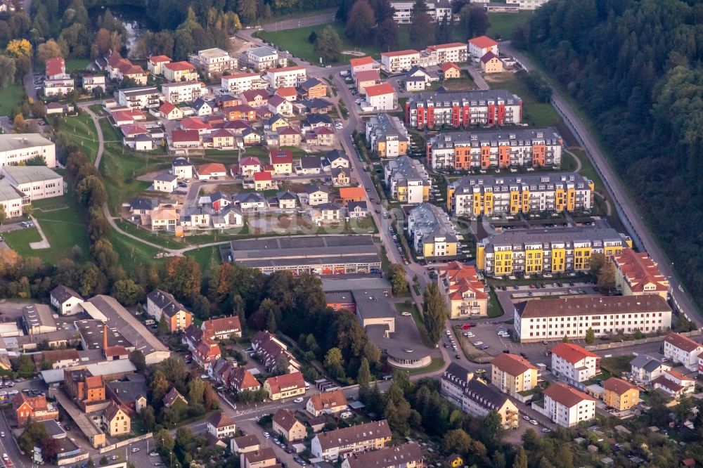 Luftbild Lahr/Schwarzwald - Mehrfamilienhaussiedlung im Gebäudekomplex der ehemaligen Militär- Kaserne in Lahr/Schwarzwald im Bundesland Baden-Württemberg, Deutschland