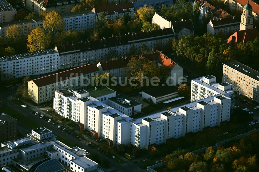 Luftbild Berlin - Mehrfamilienhaussiedlung Greta-Garbo-Straße - Neumannstraße in Berlin, Deutschland