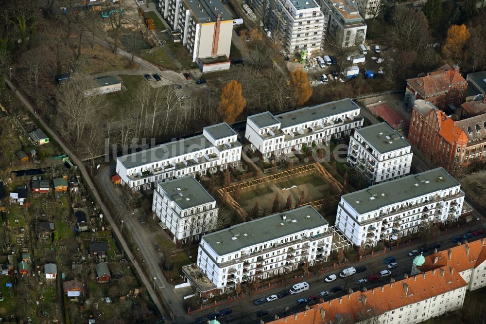 Berlin von oben - Mehrfamilienhaussiedlung mit Innenhof zwischen Galenusstraße und Panke in Berlin, Deutschland