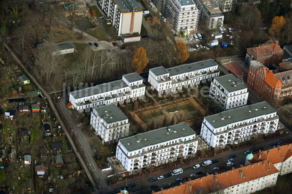 Berlin aus der Vogelperspektive: Mehrfamilienhaussiedlung mit Innenhof zwischen Galenusstraße und Panke in Berlin, Deutschland