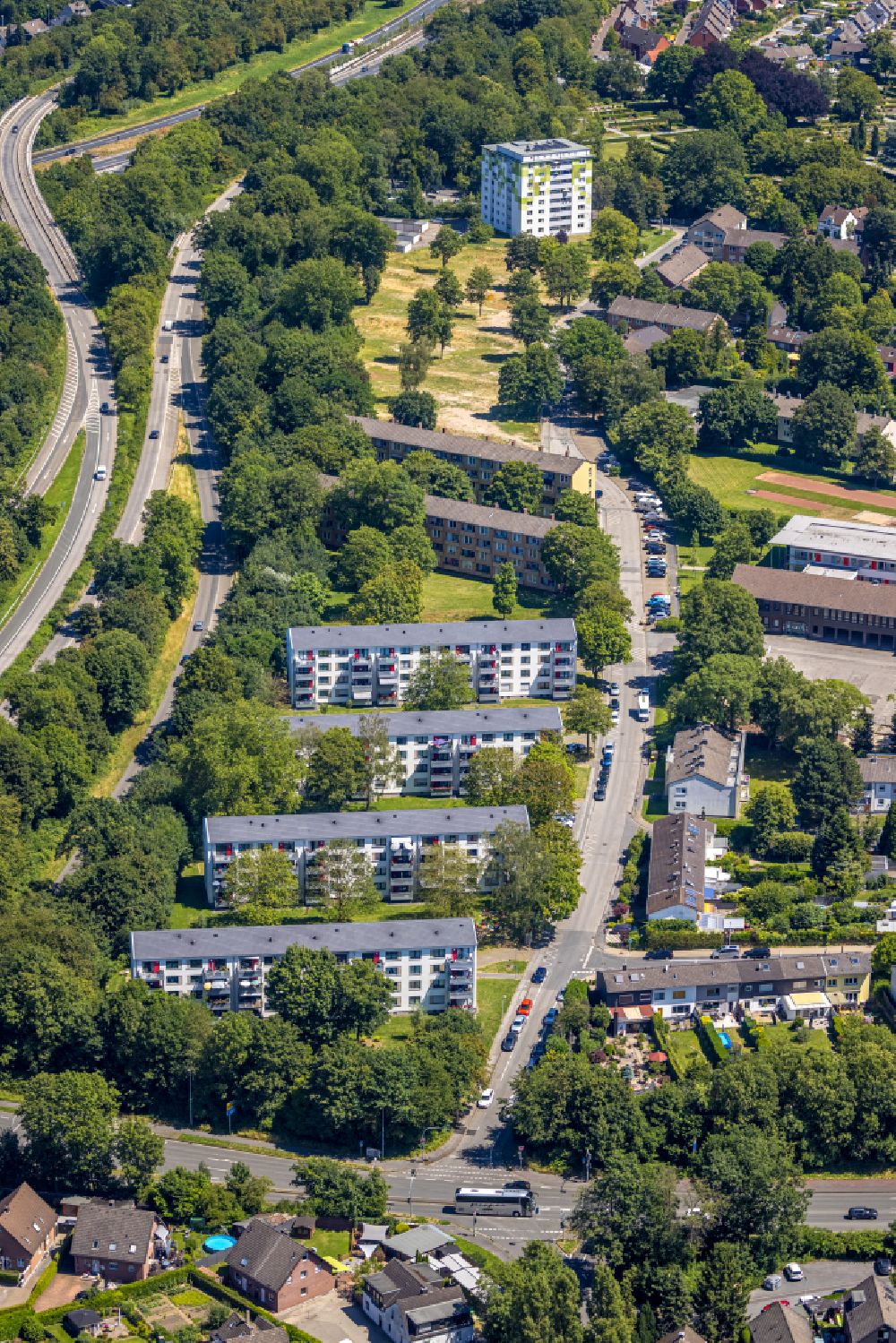 Mülheim an der Ruhr aus der Vogelperspektive: Mehrfamilienhaussiedlung in Mülheim an der Ruhr im Bundesland Nordrhein-Westfalen, Deutschland