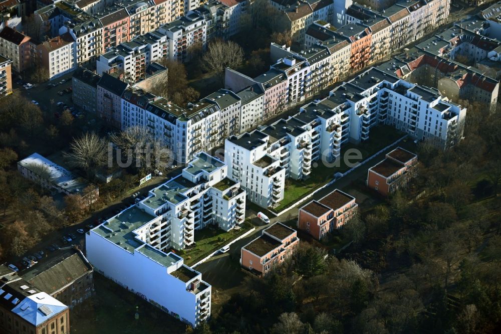 Berlin aus der Vogelperspektive: Mehrfamilienhaussiedlung Richard-Sorge-Straße im Ortsteil Friedrichshain in Berlin, Deutschland