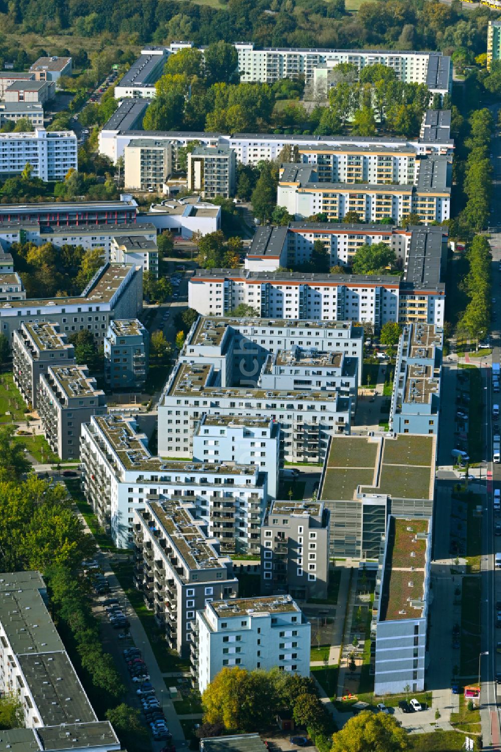 Luftaufnahme Berlin - Mehrfamilienhaussiedlung Stadtgut im Ortsteil Hellersdorf in Berlin, Deutschland