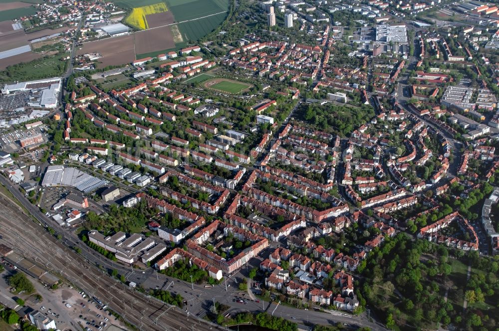 Luftaufnahme Erfurt - Mehrfamilienhaussiedlung an der Wilhelm-Busch-Straße - Clara-Zetkin-Straße in Erfurt im Bundesland Thüringen, Deutschland