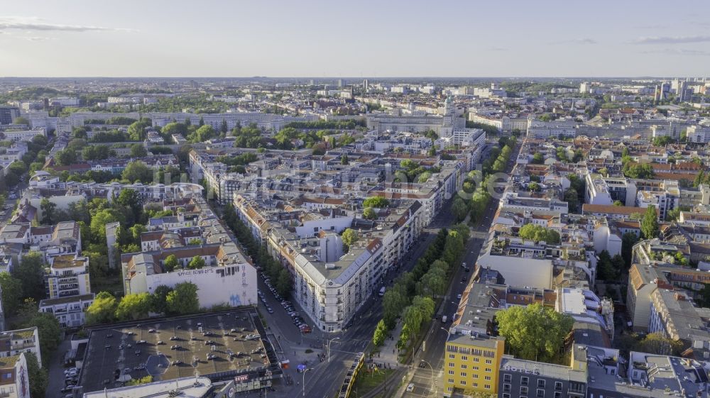 Luftbild Berlin - Mehrfamilienhaussiedlung zwischen Gubener Straße und B96a im Ortsteil Friedrichshain in Berlin, Deutschland