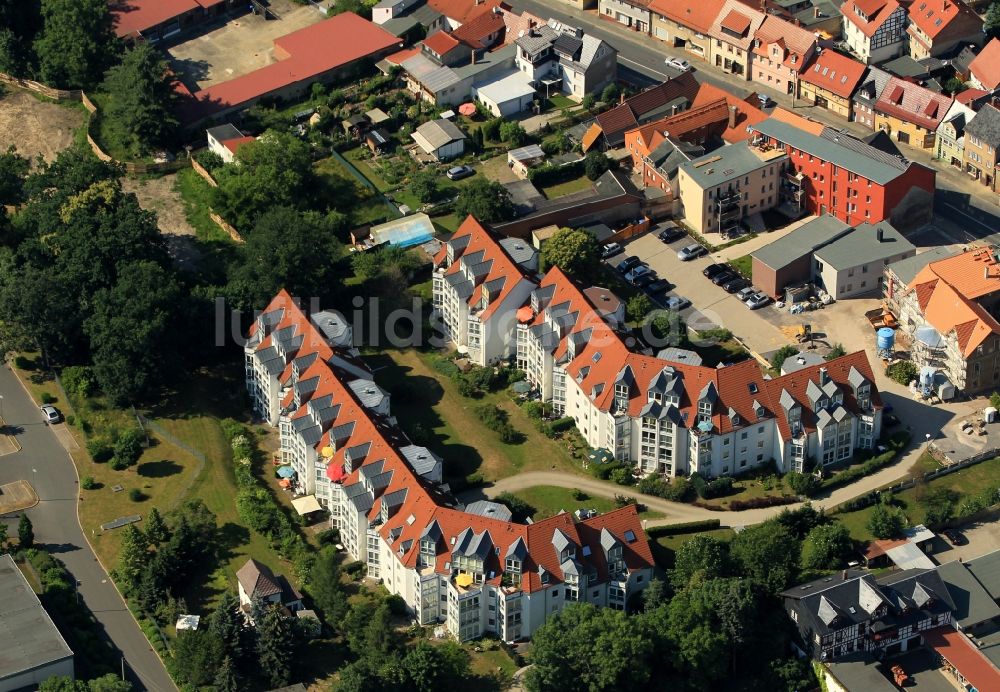 Saalfeld/Saale von oben - Mehrfamilienhäuser in der Jahnstraße in Saalfeld im Bundesland Thüringen